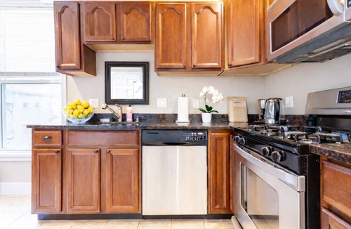 Mill River Apartment | The Brick: Rooftop Deck Home. Walk to Yale!