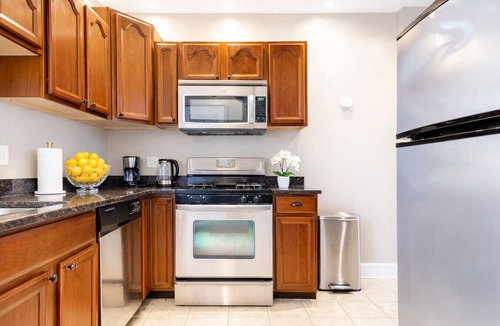 Mill River Apartment | The Brick: Rooftop Deck Home. Walk to Yale!