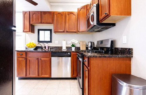 Mill River Apartment | The Brick: Rooftop Deck Home. Walk to Yale!