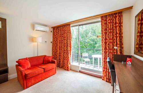 Reigate Hotel | The Bridge House Hotel