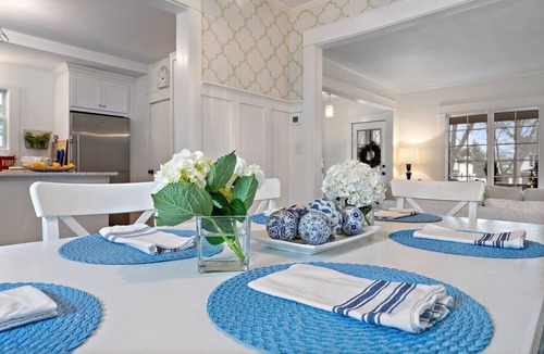 Wayzata House | "The Broadway Hideaway" by Roxy Rentals