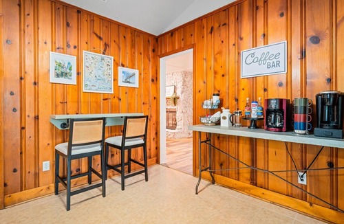 Mobile House | The Buck House- Family Friendly Near USA Campus, Golf & Tennis