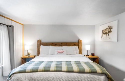 West Yellowstone Hotel | The Bucking Moose #07 Lynx Room King Suite, just 1 minute from Yellowstone.