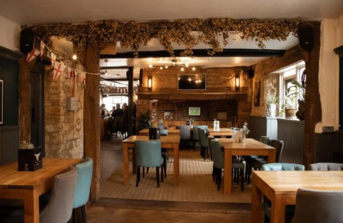 Battle Hotel | The Bull