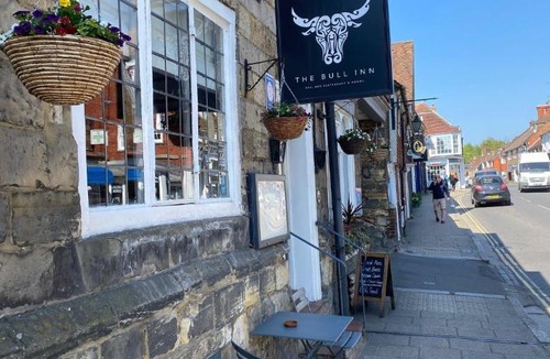 Battle Hotel | The Bull