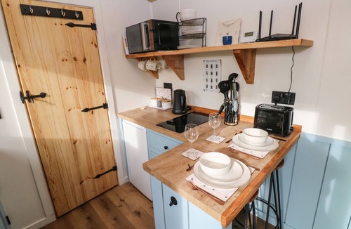 Cosheston Cottage | The Bumblebee
