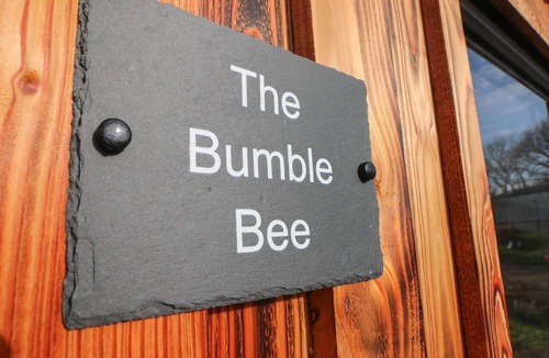 Cosheston Cottage | THE BUMBLEBEE, pet friendly, with open fire in Lamphey
