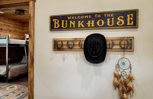 Orderville House | The Bunkhouse, Fire pit, Hot tub, Zion and Bryce