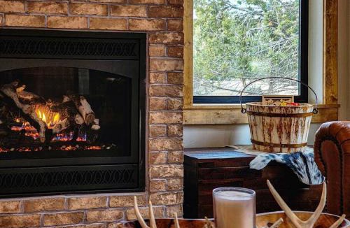 Orderville House | The Bunkhouse, Fire pit, Hot tub, Zion and Bryce