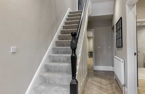 South Shore House | The Burlington Luxury Home (for up to 10 guests)