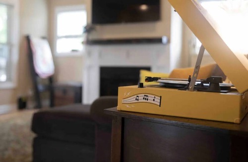 Burns House | The Burns Bungalow - Small Town Charm Near Nashville and State Park