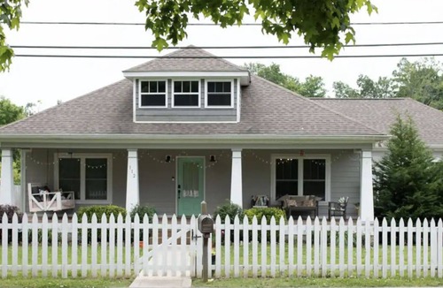 Burns House | The Burns Bungalow - Small Town Charm Near Nashville and State Park
