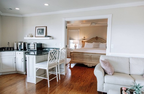 Manteo Bed & Breakfast | The Burrus House Inn Waterfront Suites