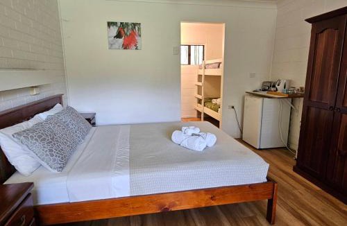 Midginbil Hotel | The Bushranger Hideaway