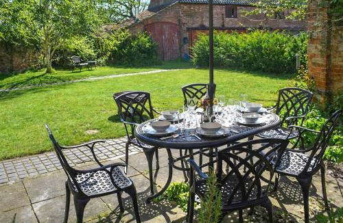 Foxley House | The Buttery
