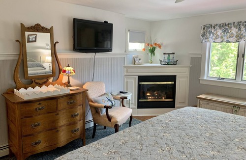 Intervale Bed & Breakfast | The Buttonwood Inn on Mt. Surprise