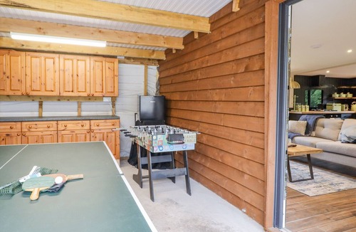 Corwen Cottage | THE CABIN AT EVELYNS RETREAT, pet friendly in Glyndyfrdwy
