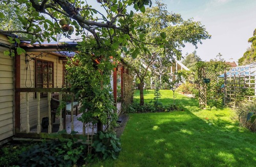New Forest District Cottage | THE CABIN AT LITTLE TIMBERS, pet friendly, with open fire in Ringwood