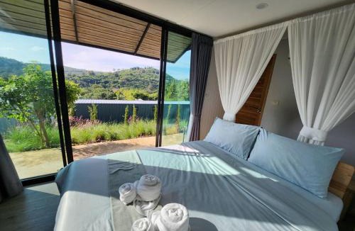 Khlong Muang Cabin | the cabin hulk เขาใหญ่