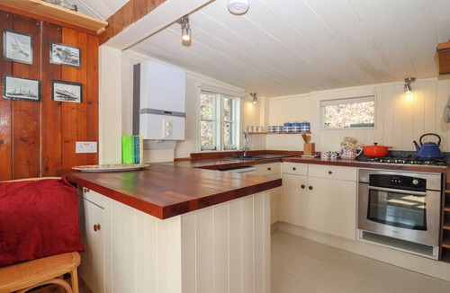 Saint John Cottage | THE CABIN, pet friendly, character holiday cottage in Millbrook
