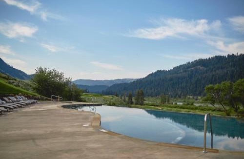 Hoback Junction Resort | The Cabins at Snake River Sporting Club