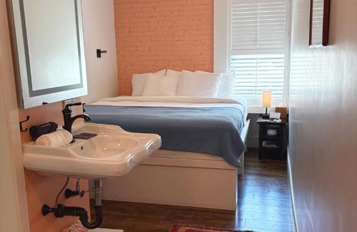 Beverly Hotel | The Cabot Lodge