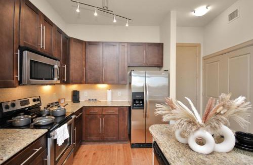 Astrodome Apartment | The Calm Space Med Ctr Walk To NRG! Gym & Pool