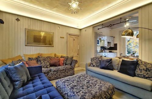 Camden Town House | The Camden Chic Townhouse - accommodates 14 guests