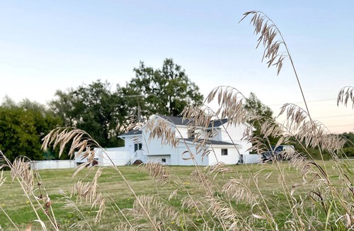 Picton House | The Canada House | 4-Bedroom Retreat in Prince Edward County | Pool and Hot Tub