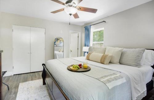 Gainesville House | The Canopy on 10th - Game Room , Pets , Pergola