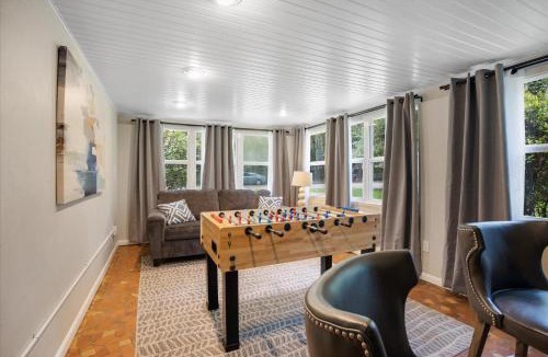 Gainesville House | The Canopy on 10th - Game Room , Pets , Pergola