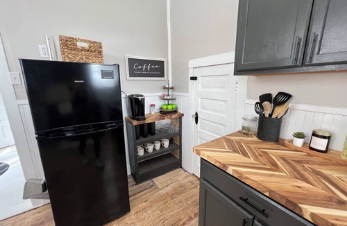 Webster Cottage | The Cardinal Cottage: Charming 1930s Restored Farmhouse In the Heart of Webster