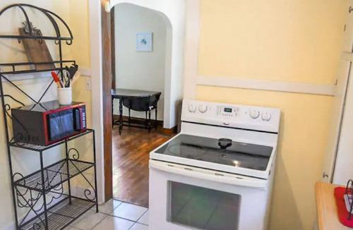 East Hill Apartment | The Carriage House | 2 Bed, 1 Bath