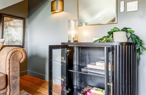 New Holland House | The Carriage House, Cozy & Family Friendly Farm Stay