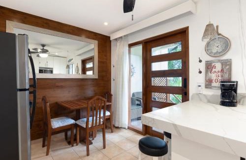 Coco Sunset Hills House | The Castaway