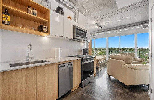 Connaught Apartment | `The Cedar` | Mins to Stampede | Patio Fire-pit
