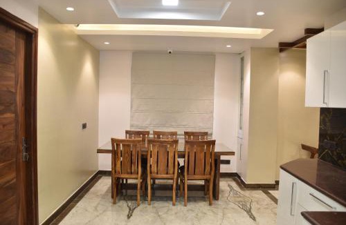 Rampur Bed & Breakfast | The Cedar Villa