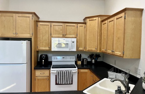 Kimberly Apartment | The Cedars Hideaway: Tranquil Retreat in Kimberly