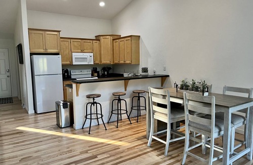 Kimberly Apartment | The Cedars Hideaway: Tranquil Retreat in Kimberly