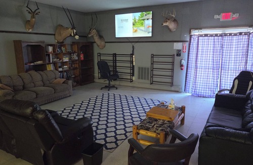 Harrison Cabin | ~THE CENTER~ RECREATIONAL RETREAT