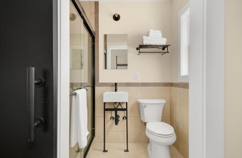 Orchard District Hotel | The Central Block Bend Motel