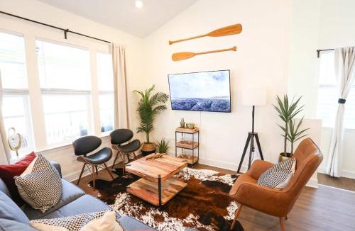 Pleasant Street House | The Champion's Suite Newly Built Upscale Central