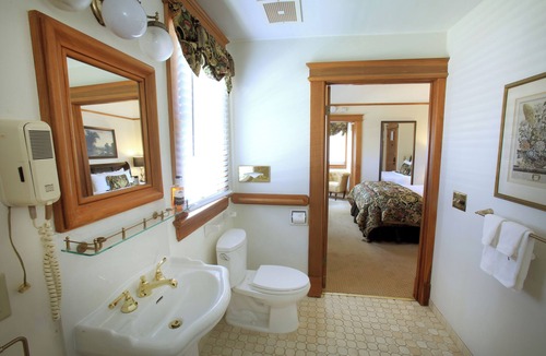 Pacific Grove Bed & Breakfast | The Charles Pacific Grove - Artfully Designed Inclusive Inn