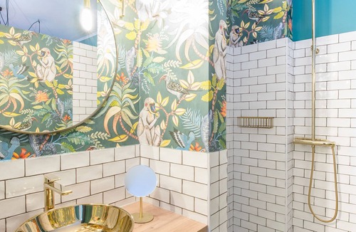 Porte-Dauphine Bed & Breakfast | The Charming Trocadero Eiffel Tower