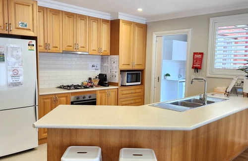 Maddingley House | The Chateau -perfectly located, walking distance to town, train station & parks.