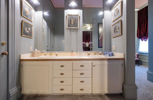 East of Broadway Hotel | The Chatelaine Suite