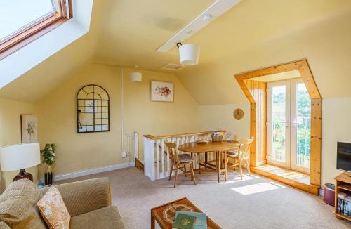 Kirkcudbright Apartment | The Cheeseloft - Spacious one bed with terrace