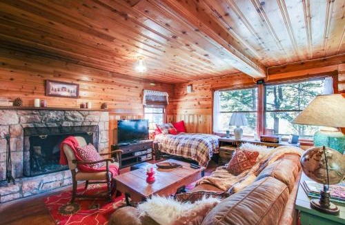 South Lake Tahoe House | The Cherry Leaf Lodge & Retreat on Fallen Leaf Lake