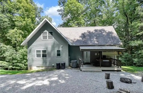 Rockbridge House | The Chestnut - Hocking Hills Lakeside Oasis!