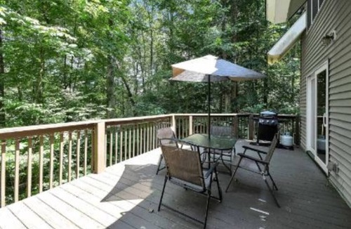Rockbridge House | The Chestnut - Hocking Hills Lakeside Oasis!